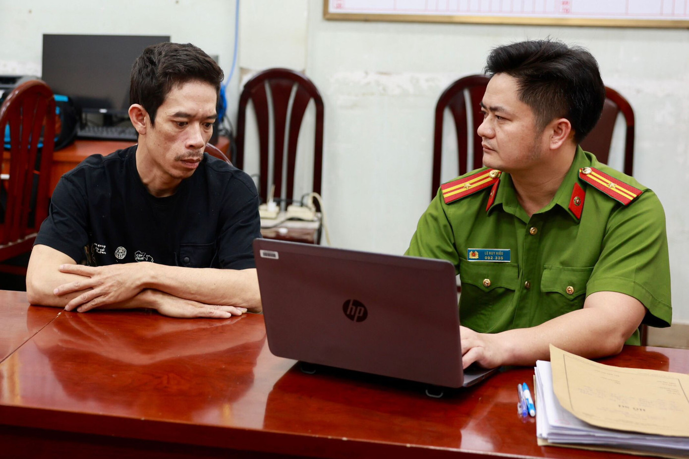 Hồ Đại Chí Thành tại cơ quan công an. Ảnh: Đ.N. Hồ Đại Chí Thành tại cơ quan công an. Ảnh: Đ.N.