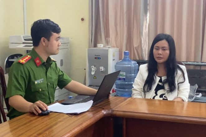 Bà Phạm Thái Mai Hương tại cơ quan công an. Ảnh: Công an cung cấp.