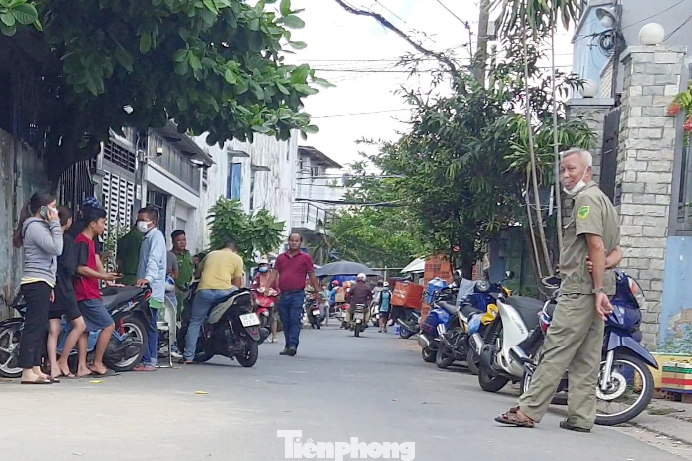 Công an có mặt trước khu phòng trọ xảy ra vụ việc (Ảnh: Hoàng Thuận). Công an có mặt trước khu phòng trọ xảy ra vụ việc (Ảnh: Hoàng Thuận).