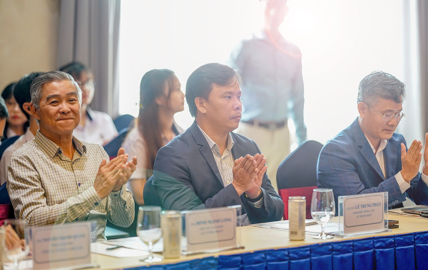 Các đại biểu dự hội thảo.