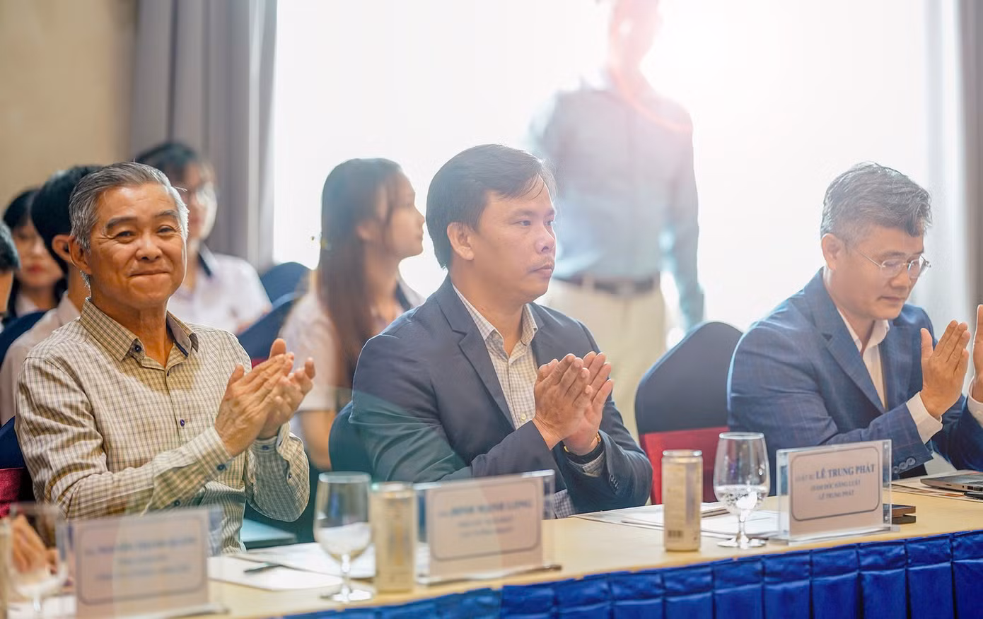 Các đại biểu dự hội thảo.