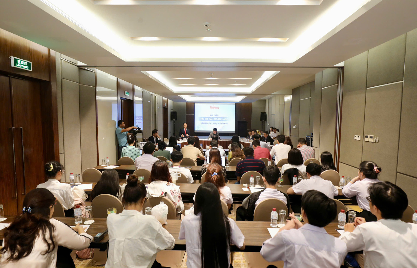 Hội thảo thu hút rất đông khách mời trong lĩnh vực tài chính - ngân hàng.