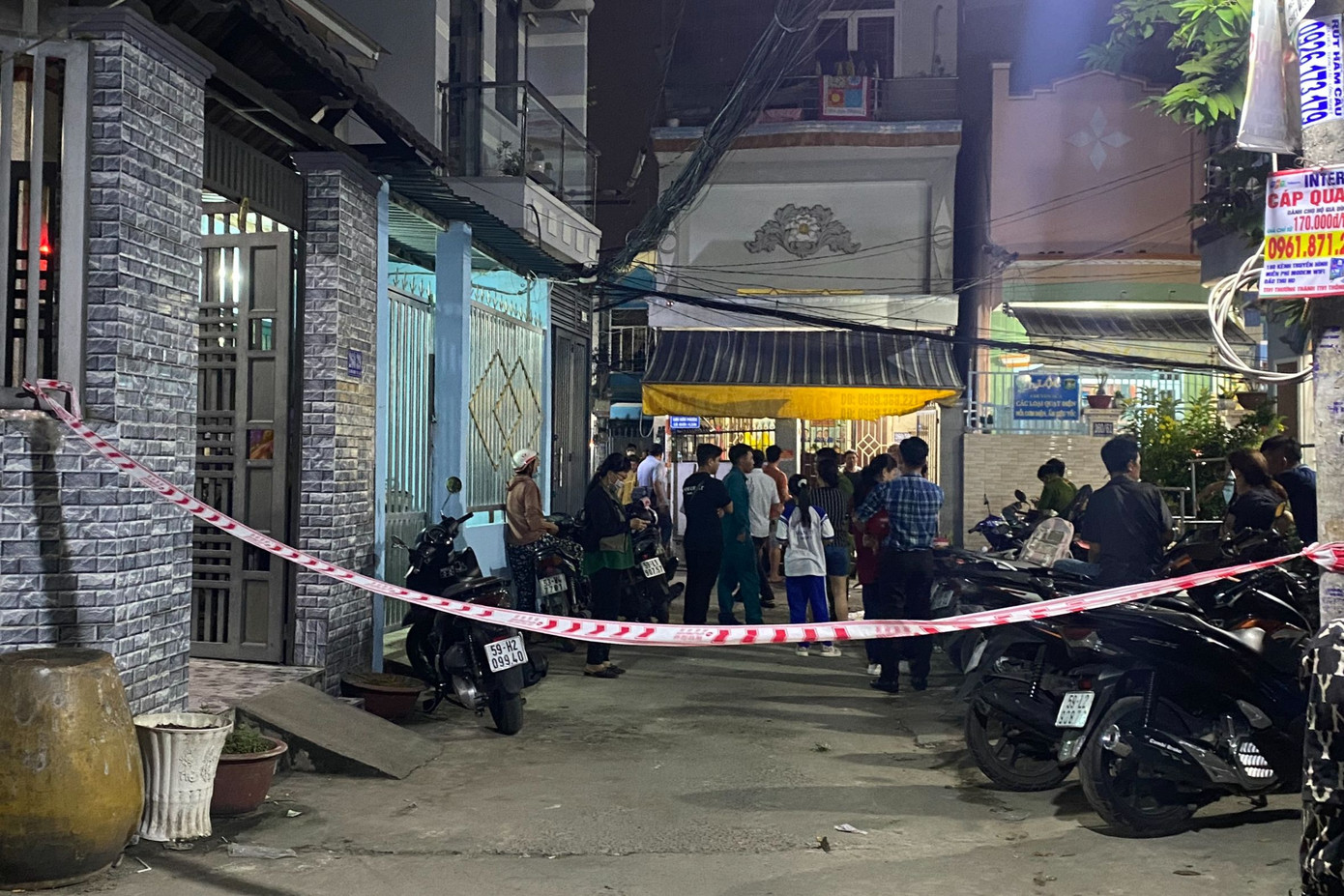 Hiện trường được căng dây phong tỏa. Ảnh: M.A.