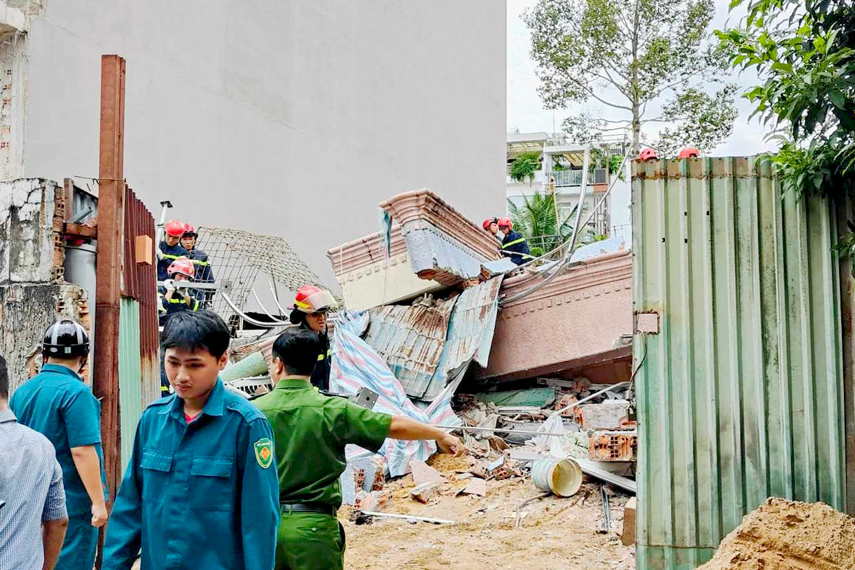 ... và triển khai lực lượng thực hiện công tác cứu hộ các nạn nhân.
