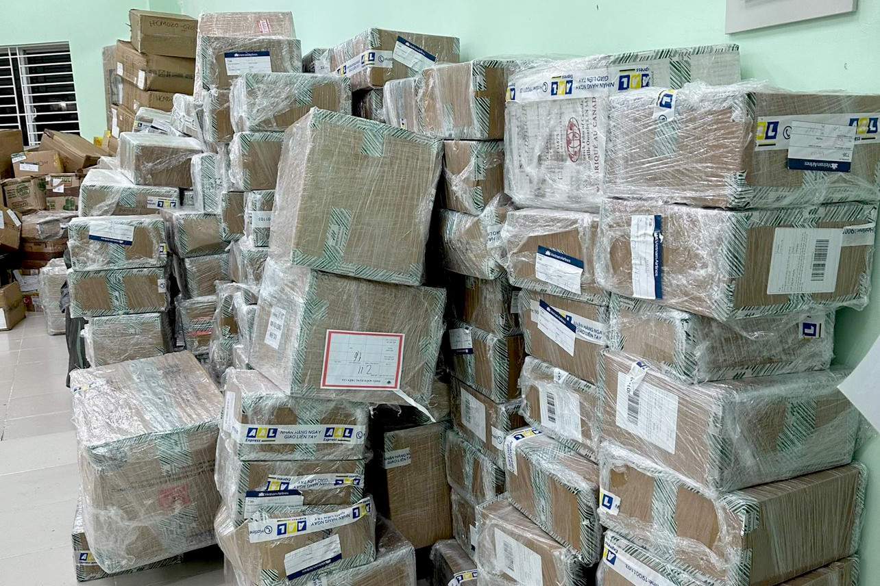 Các thùng hồ sơ, giấy tờ liên quan được niêm phong (Ảnh: A.X.).