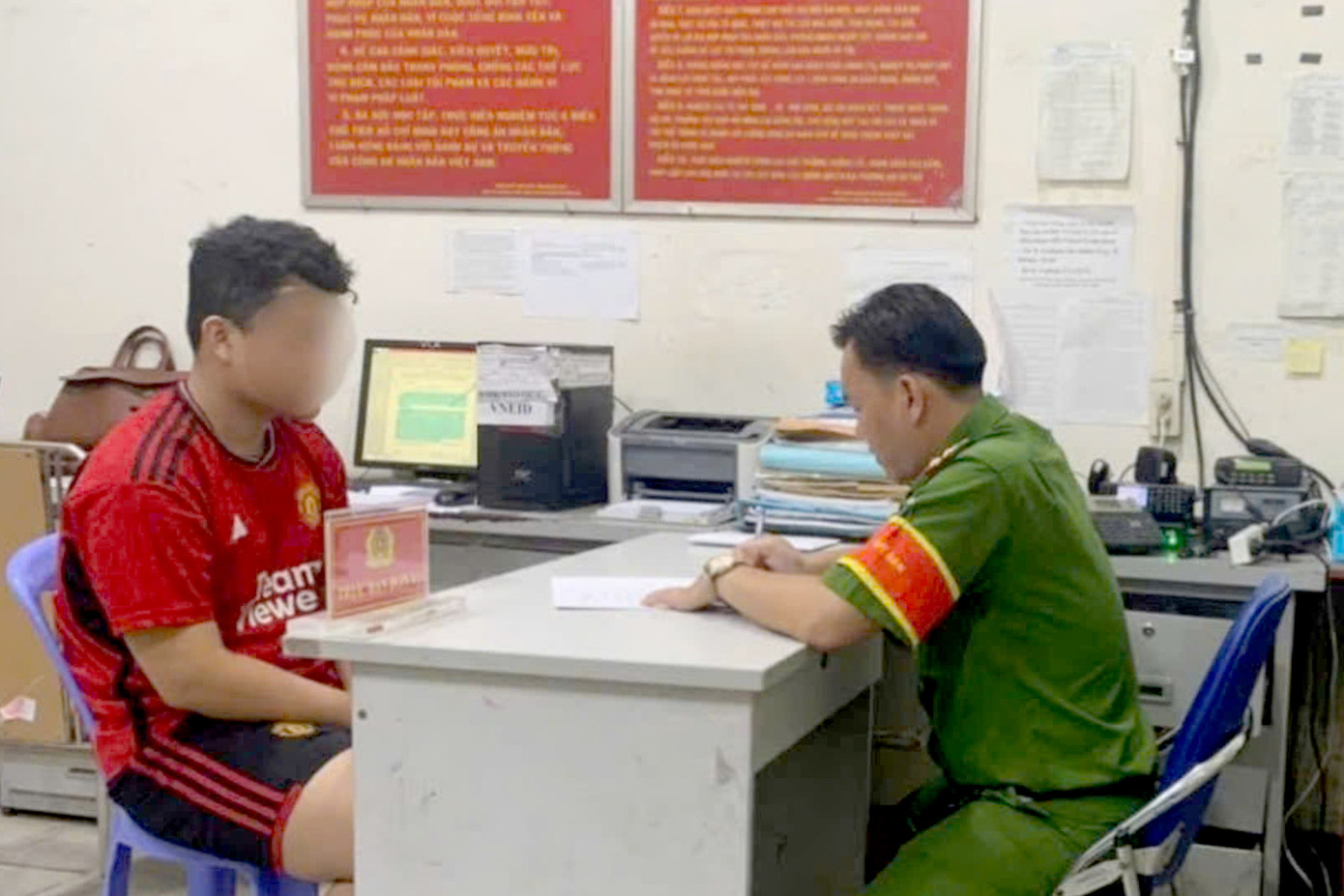 Anh A. tại cơ quan công an. Ảnh: A.X.