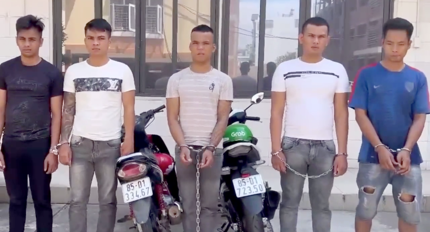 Băng trộm cùng với phương tiện gây án.