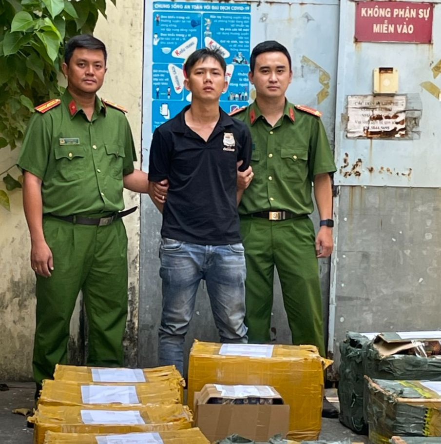 Đối tượng Nguyễn Tuấn Anh tại trụ sở công an.