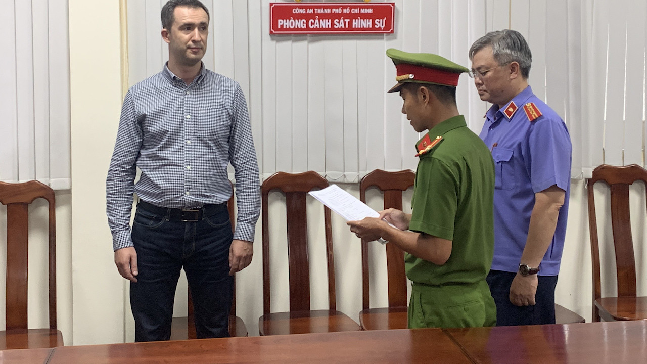 Cơ quan điều tra tống đạt các quyết định đối với "ông trùm" Maksim Zubkov.