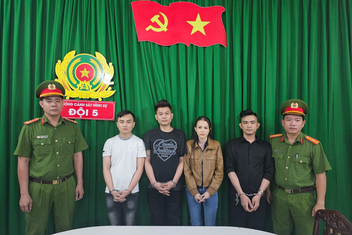 Nguyễn Thị Cẩm Nguyên và các đồng phạm tại cơ quan công an. Ảnh: Công an cung cấp.