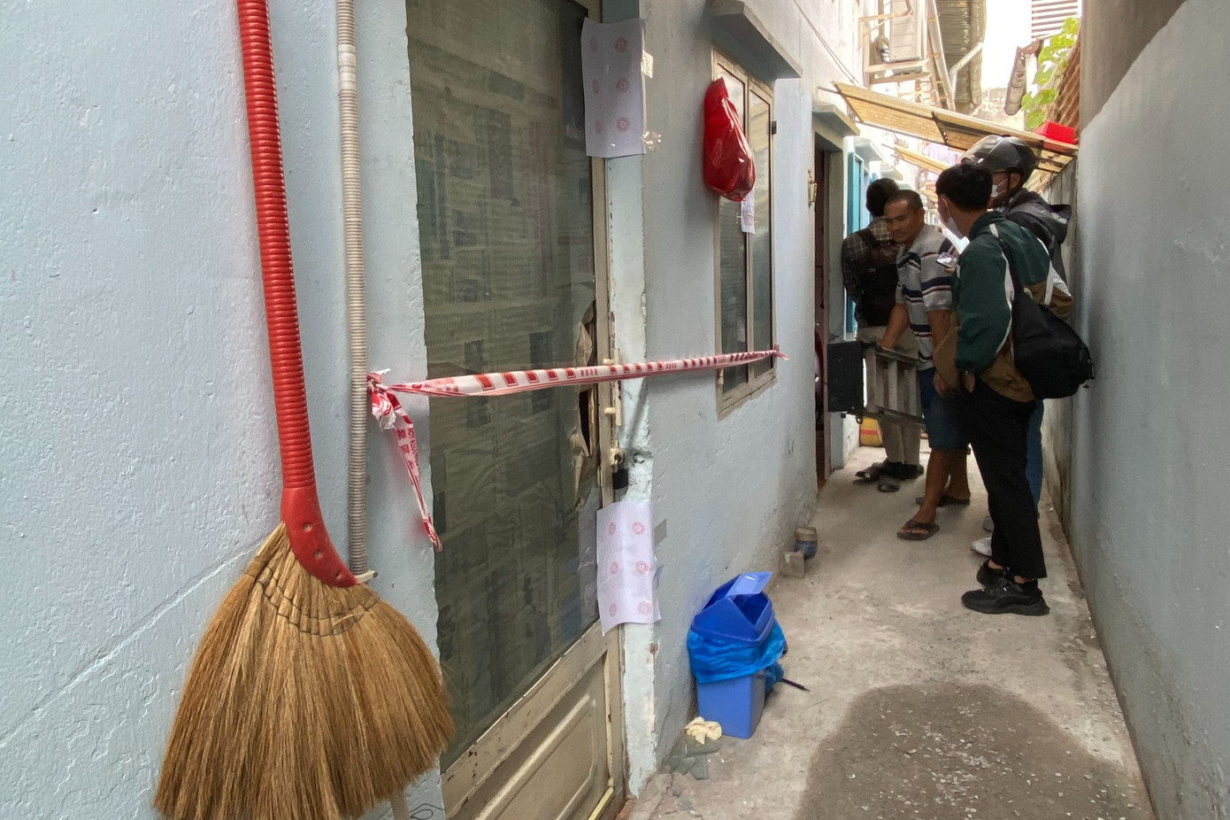 Phòng trọ xảy ra vụ việc được niêm phong. Ảnh: A.V.