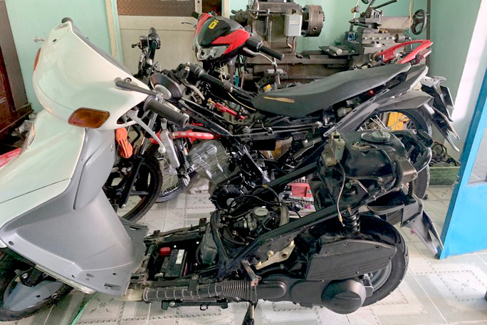 Các phương tiện nghi vấn thay đổi kết, không xuất trình được giấy đăng ký xe. Các phương tiện nghi vấn thay đổi kết, không xuất trình được giấy đăng ký xe.