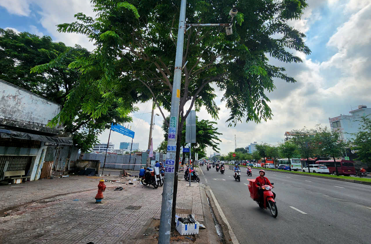 Vị trí xảy ra tai nạn có gắn camera an ninh. Ảnh: C.A.