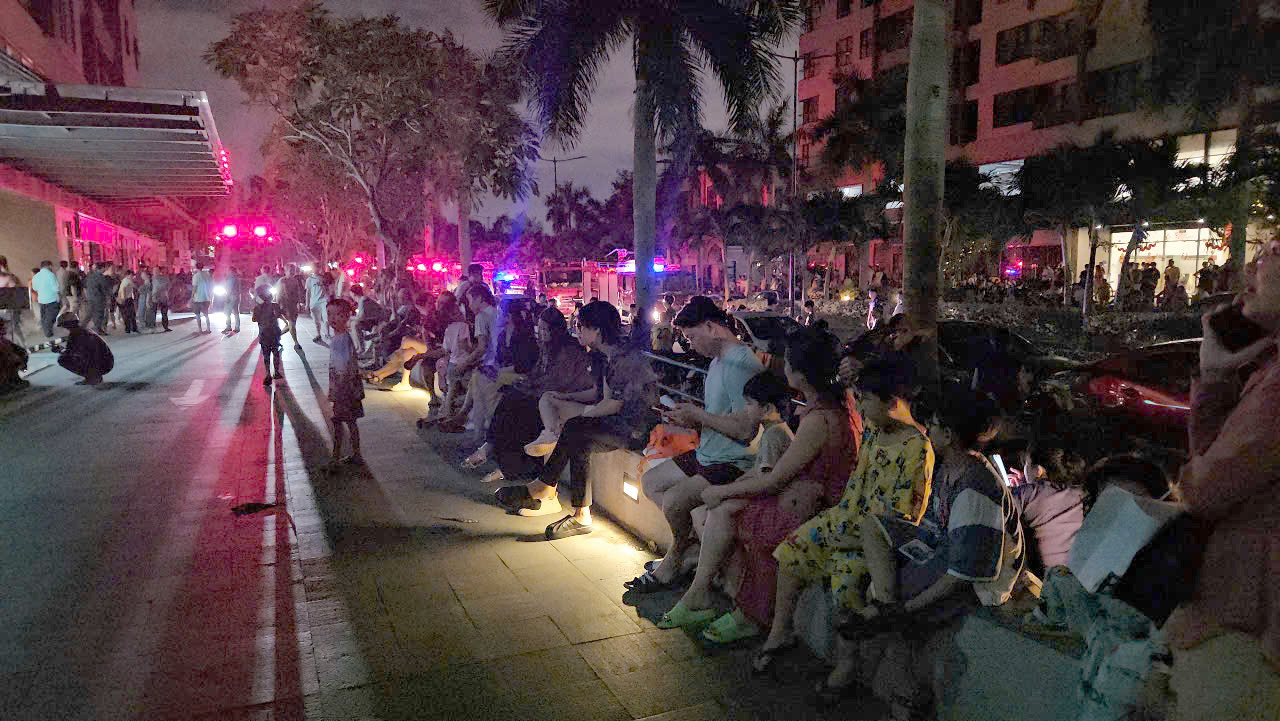 Người dân được sơ tán xuống đất. Ảnh: PC07.