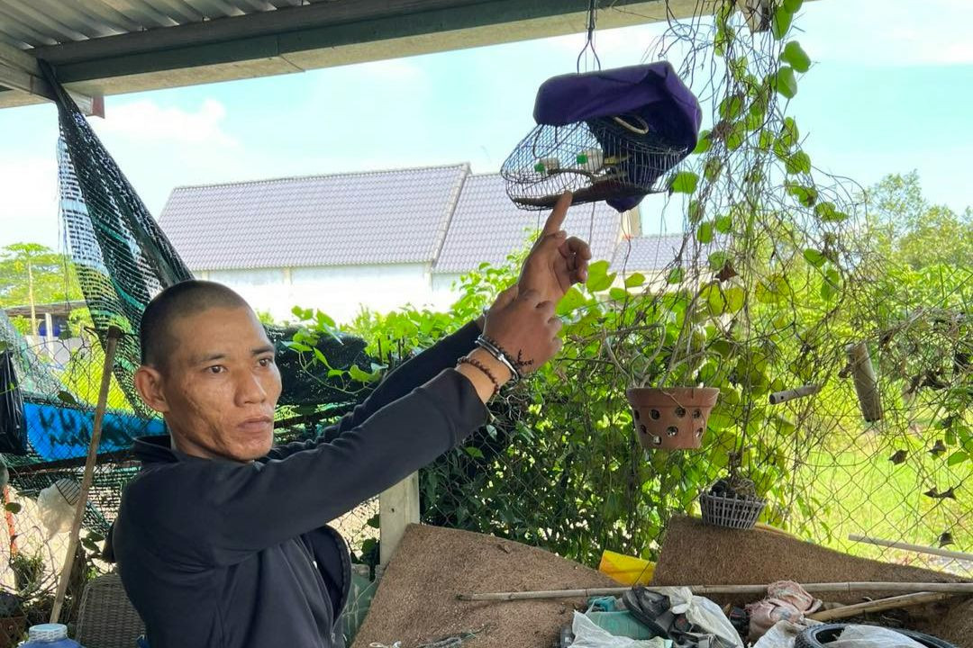 Băng của Huỳnh cướp xe máy lẫn lồng chim của anh T. Ảnh: A.X.