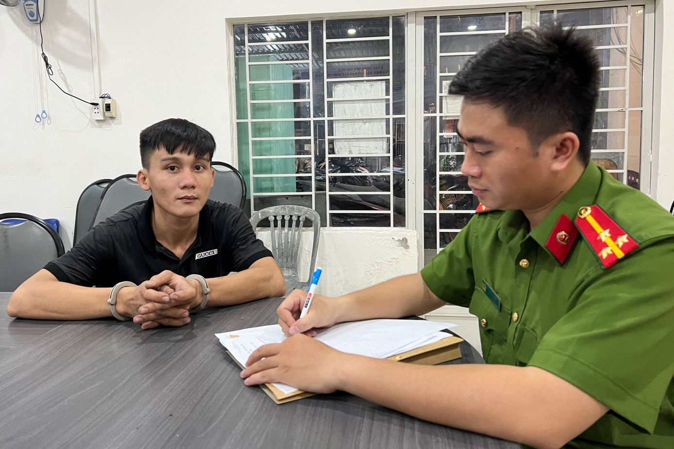 Cơ quan công an lấy lời khai đối với Nguyễn. Ảnh: A.X.