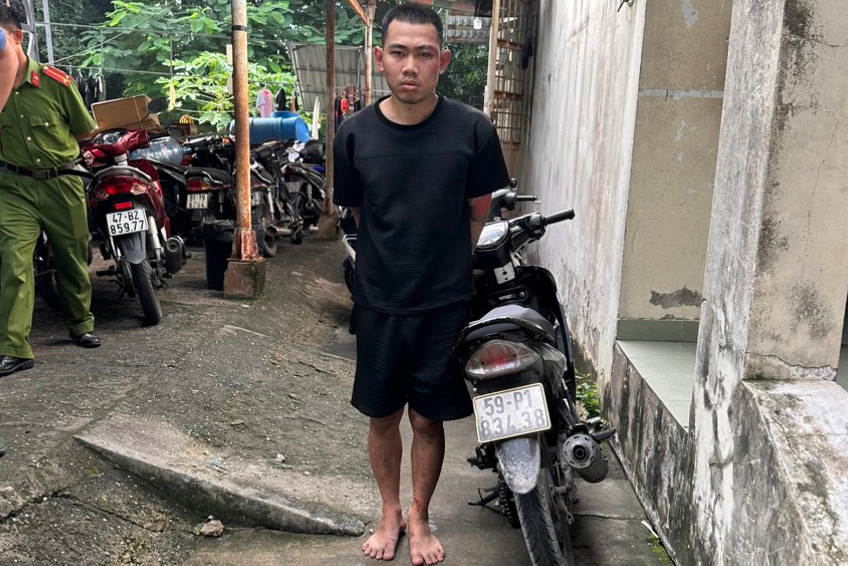 Đối tượng Bùi Duy Ngọc và phương tiện dùng đi trộm chó. Ảnh: H.T. Đối tượng Bùi Duy Ngọc và phương tiện dùng đi trộm chó. Ảnh: H.T.