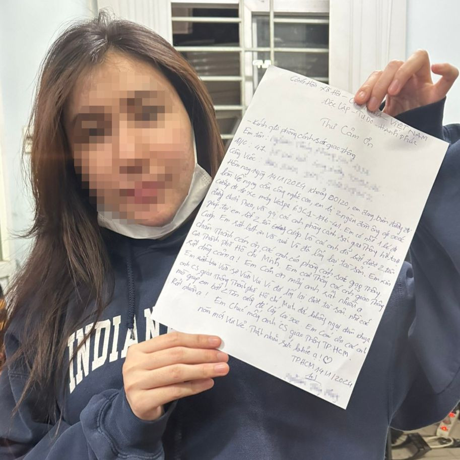 Chị P viết thư cảm ơn lực lượng chức năng khi nhận lại được chiếc xe bị cướp. Ảnh: PC08 cung cấp.