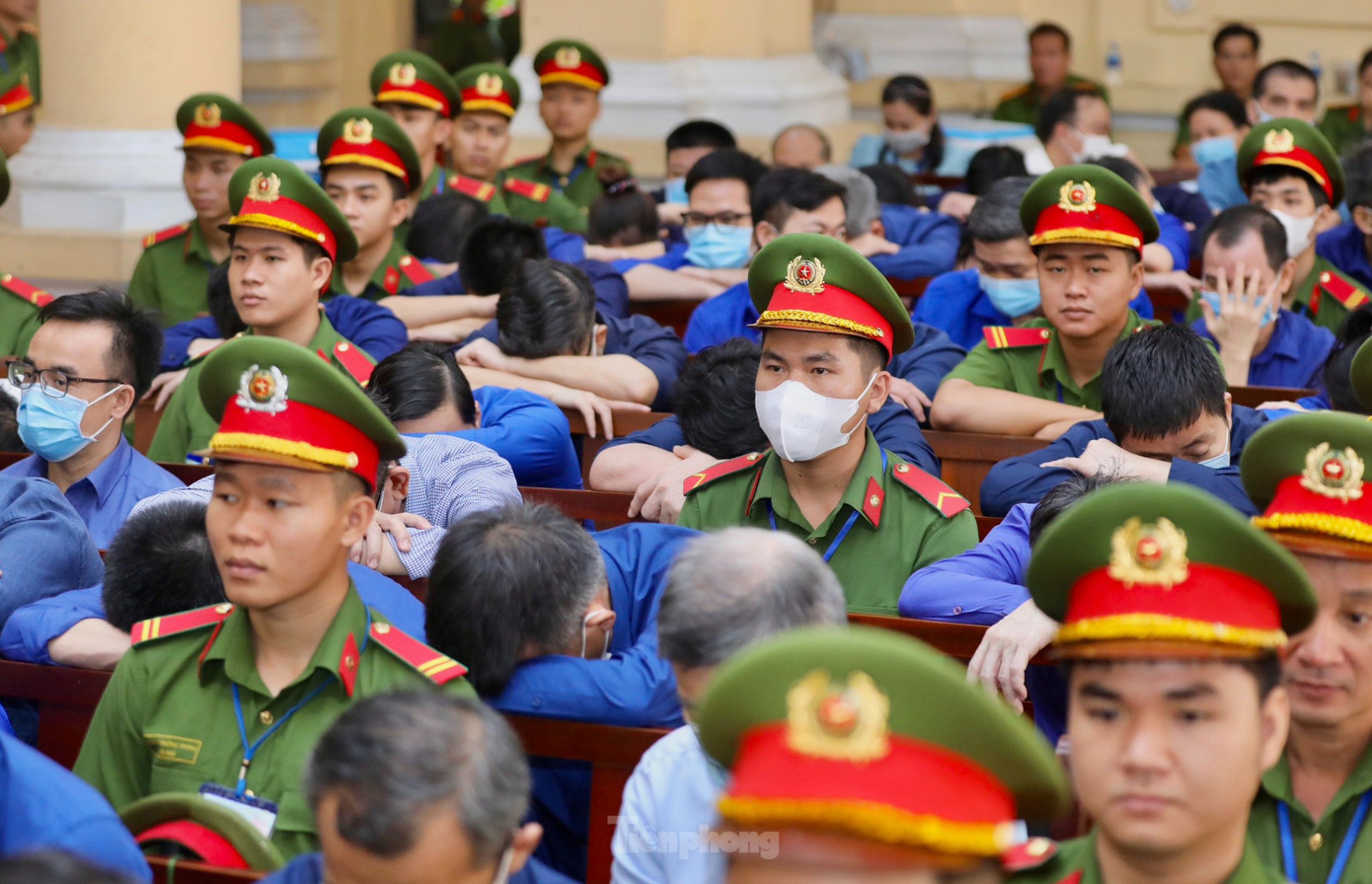 Các bị cáo tại phiên tòa ngày 15/3. Ảnh: Duy Anh.