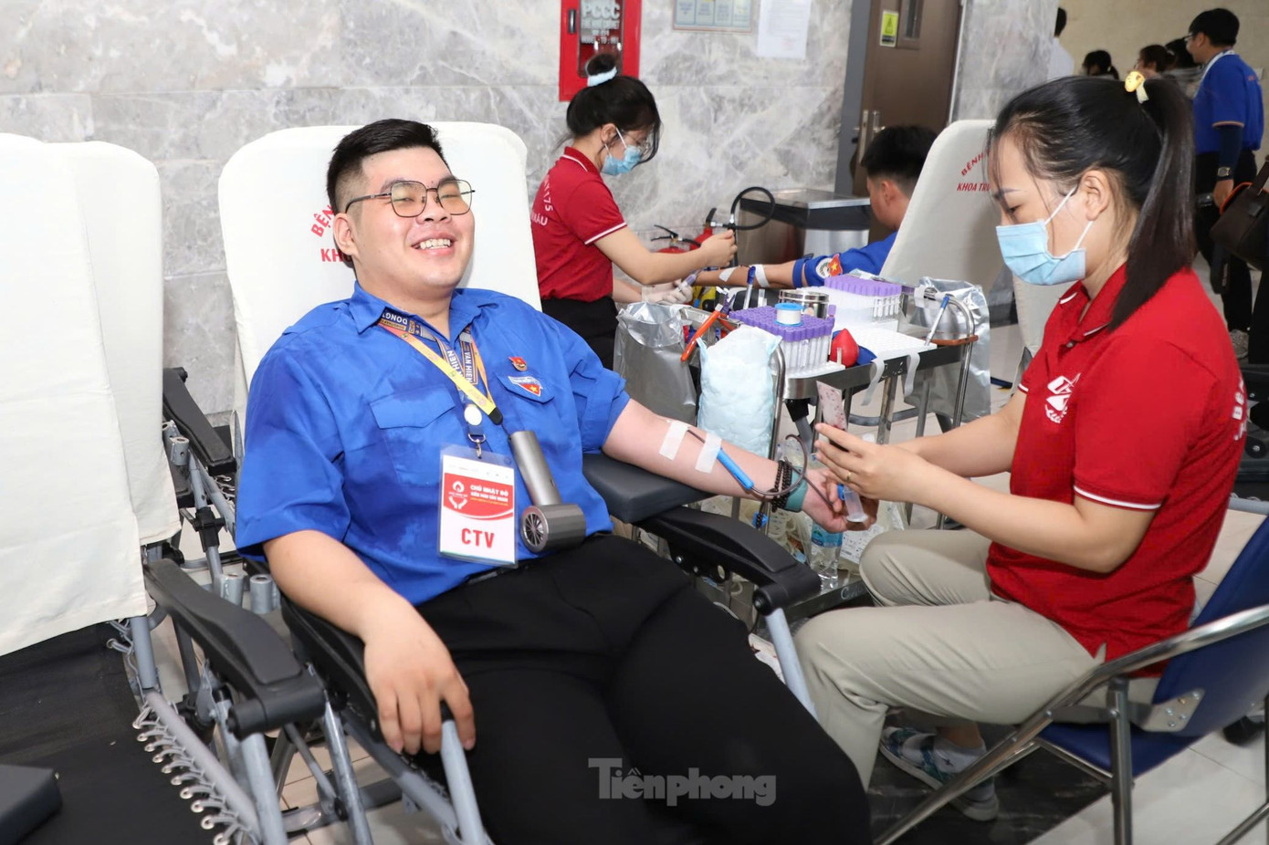 Nam sinh Nguyễn Lâm Gia Bảo tham gia hiến máu trong ngày hội Chủ Nhật Đỏ. Ảnh: Ngô Tùng. Nam sinh Nguyễn Lâm Gia Bảo tham gia hiến máu trong ngày hội Chủ Nhật Đỏ. Ảnh: Ngô Tùng.