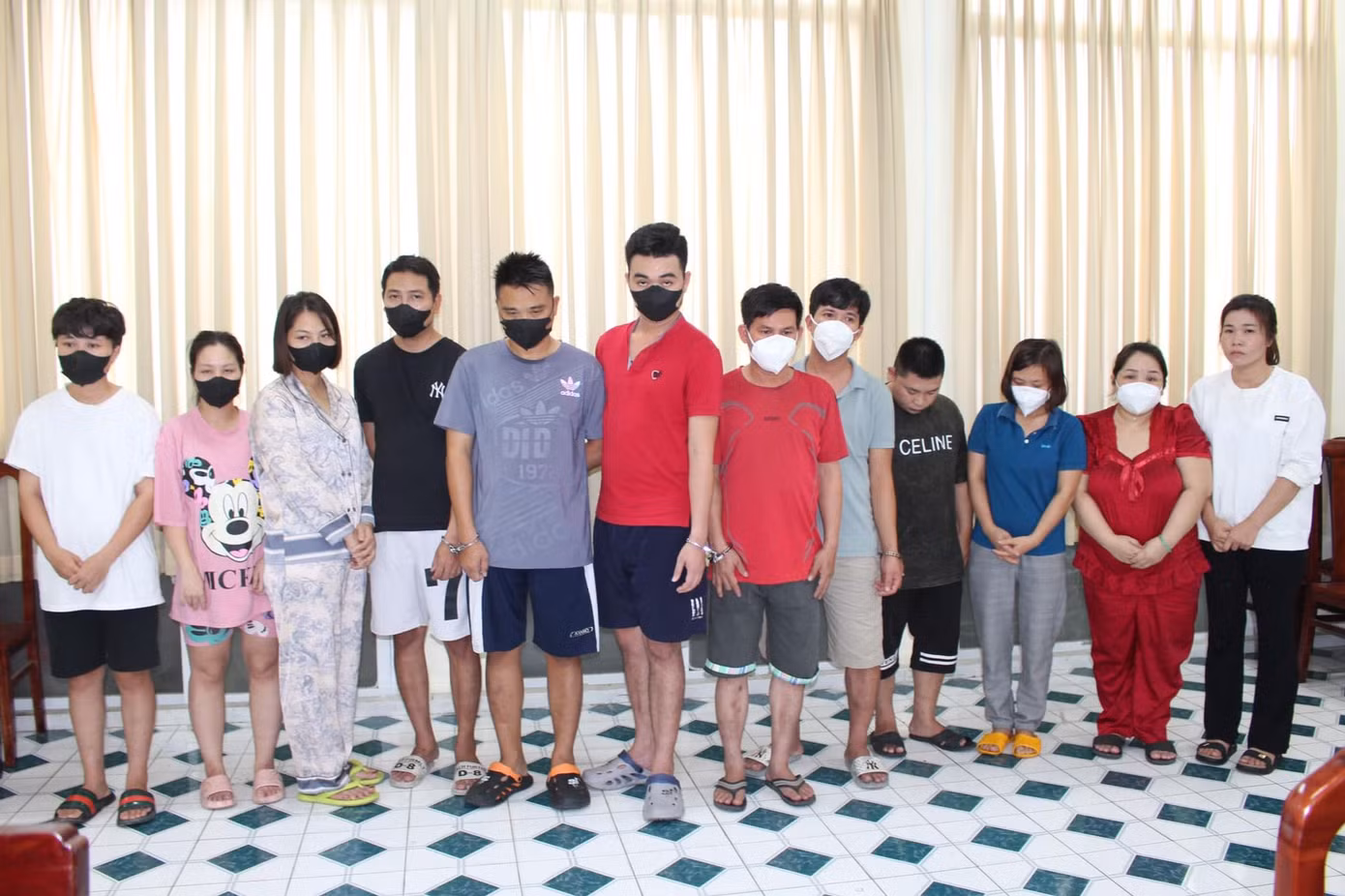 Các đối tượng trong đường dây mua bán trẻ em bị bắt. Ảnh: Công an cung cấp.