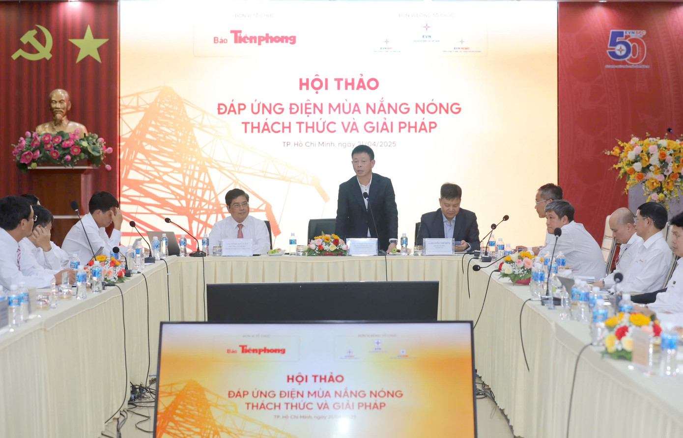 Thông qua 5 phần tham luận, các đại biểu tham dự hội thảo đã vẽ nên một bức tranh khá sinh động về ngành điện. Thông qua 5 phần tham luận, các đại biểu tham dự hội thảo đã vẽ nên một bức tranh khá sinh động về ngành điện.