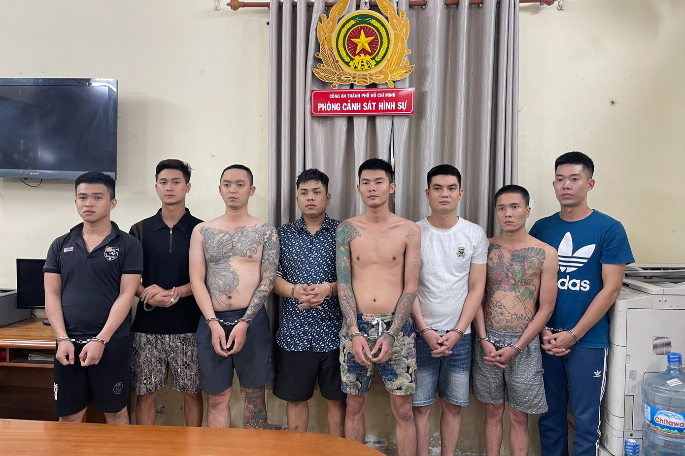 Một trong 3 nhóm tín dụng đen bị công an tạm giữ. Ảnh: Công an cung cấp.