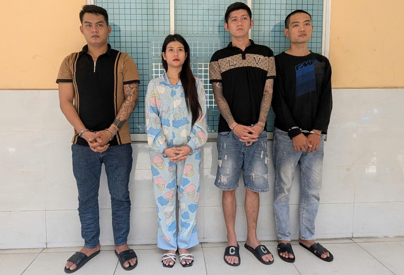 Nhóm của Phương tại cơ quan công an. Ảnh: C.A.