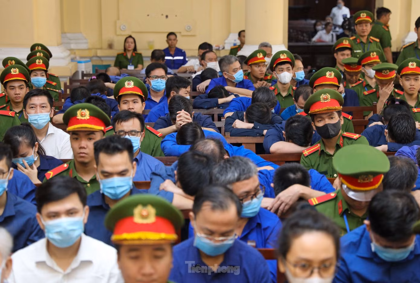 Các bị cáo tại phiên tòa sáng 19/3. Ảnh: Duy Anh.