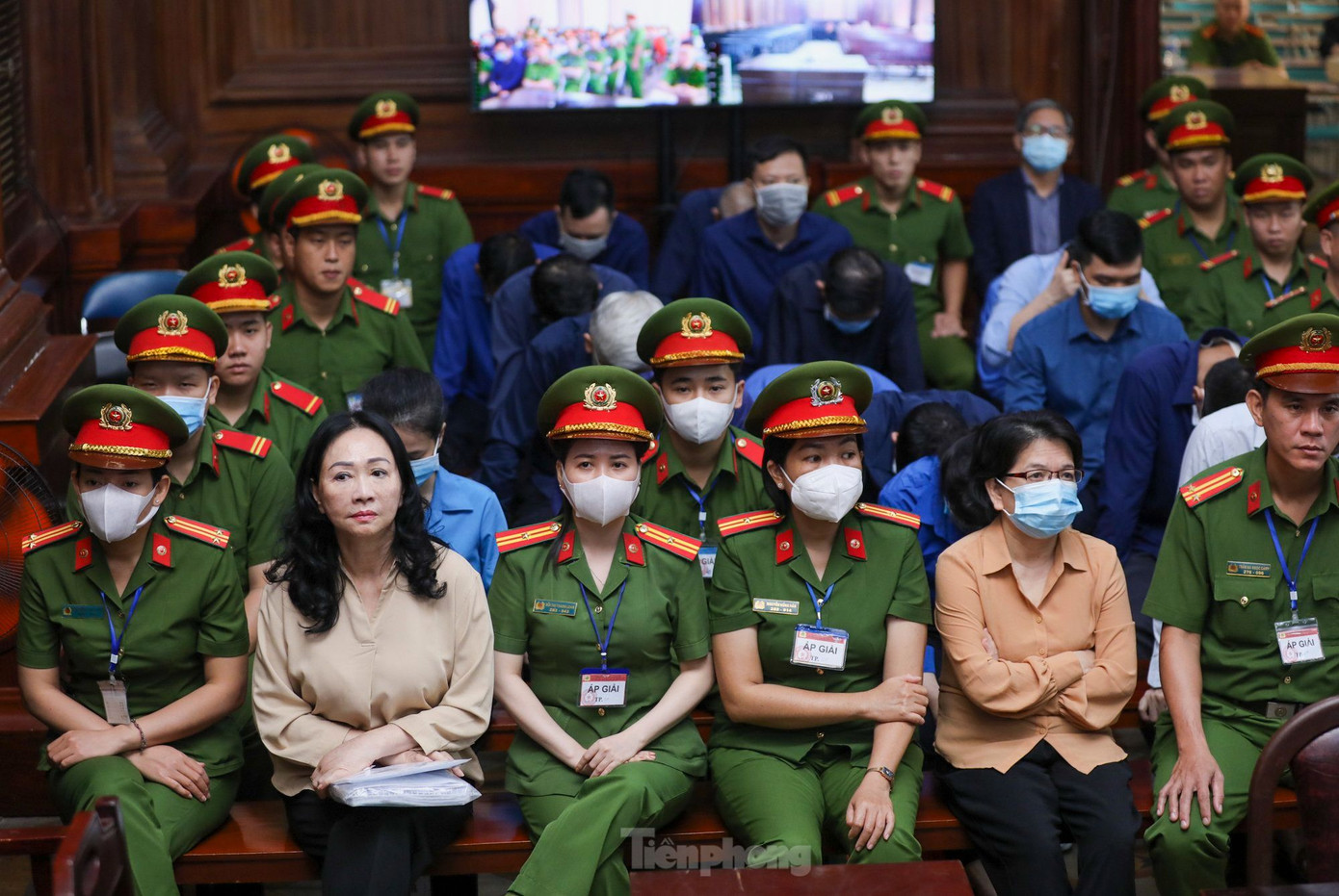 Bà Lan và bà Nhàn được bố trí ngồi hàng đầu. Ảnh: Duy Anh. Bà Lan và bà Nhàn được bố trí ngồi hàng đầu. Ảnh: Duy Anh.