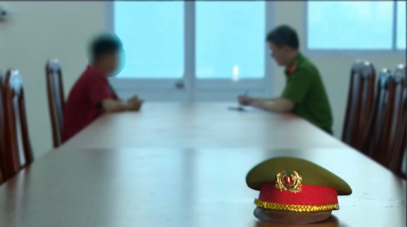 Công an làm việc với bị hại trong đường dây mua bán người. Ảnh: Công an cung cấp. Công an làm việc với bị hại trong đường dây mua bán người. Ảnh: Công an cung cấp.