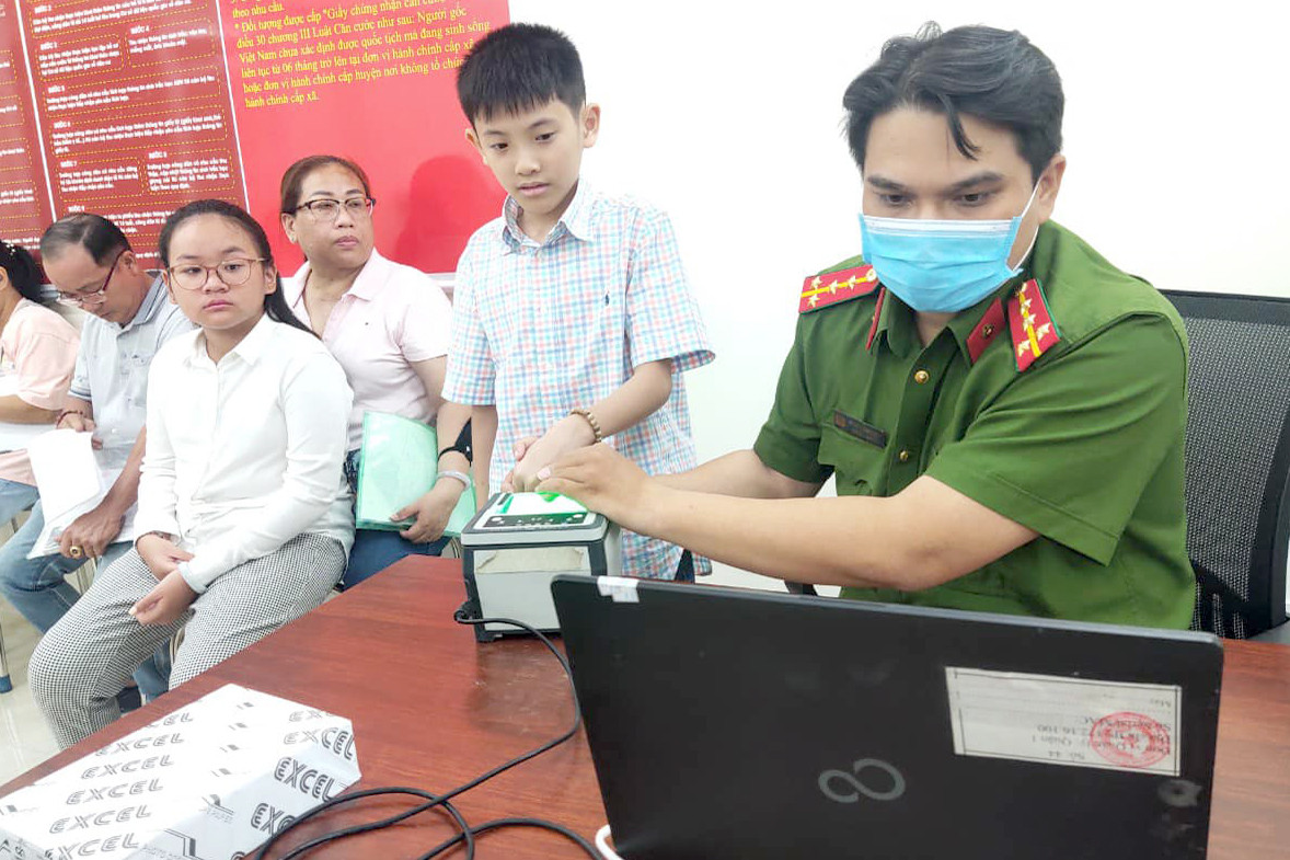 Từ ngày 1/7, trẻ em dưới 14 tuổi được cấp thẻ căn cước. Từ ngày 1/7, trẻ em dưới 14 tuổi được cấp thẻ căn cước.