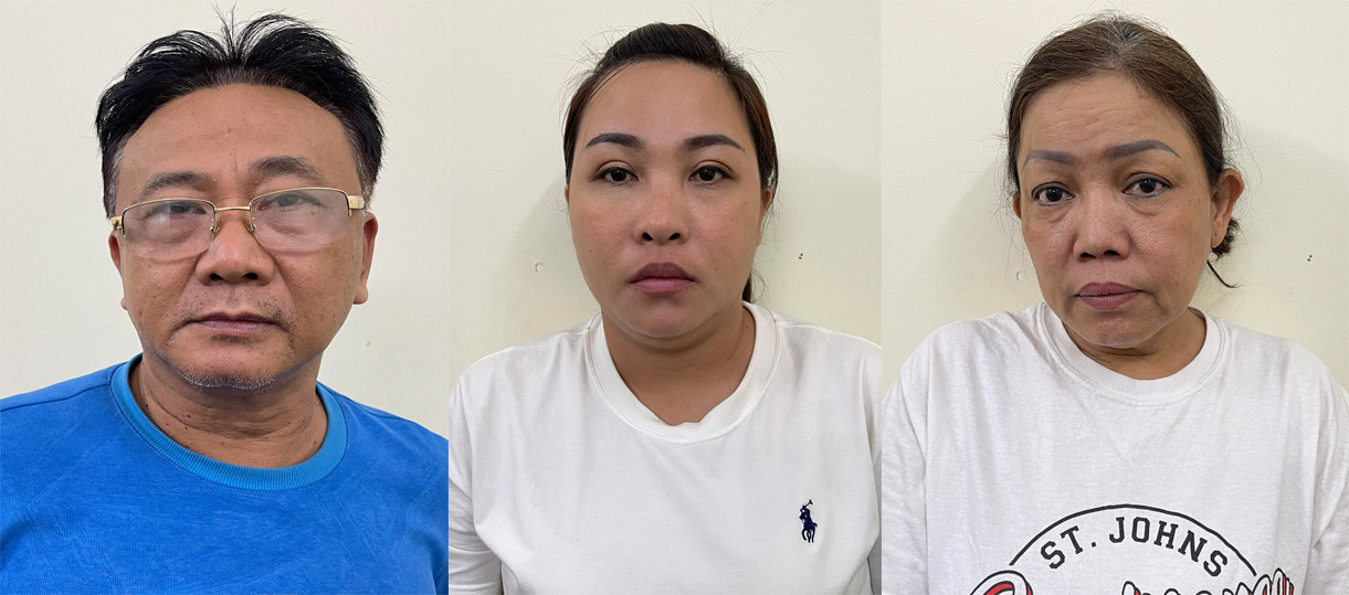 Lê Xuân Thạnh (bên trái) cùng với Thảo và Hạnh tại cơ quan công an. Ảnh: Công an cung cấp.