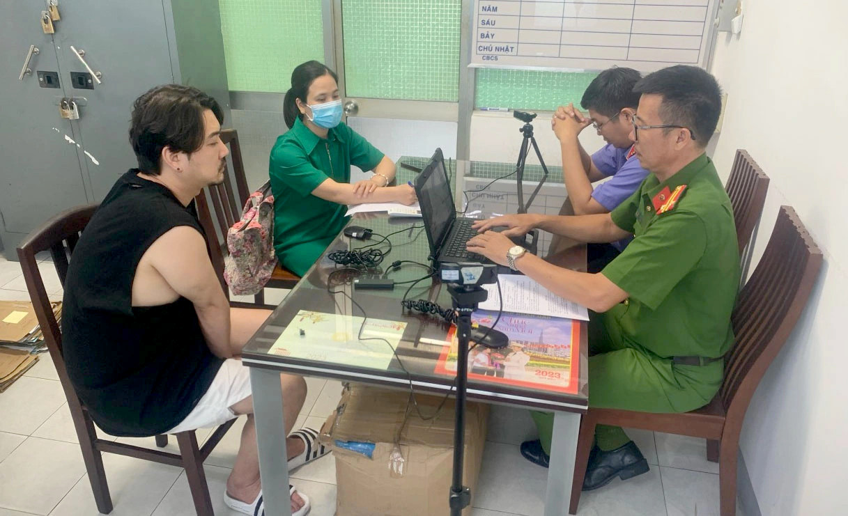 Cơ quan công an làm việc với ông Hyeon Seung Jun.