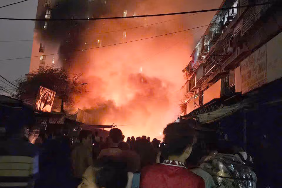 Chợ Thanh Đa nằm ngay khu dân cư. Ảnh: C.A.