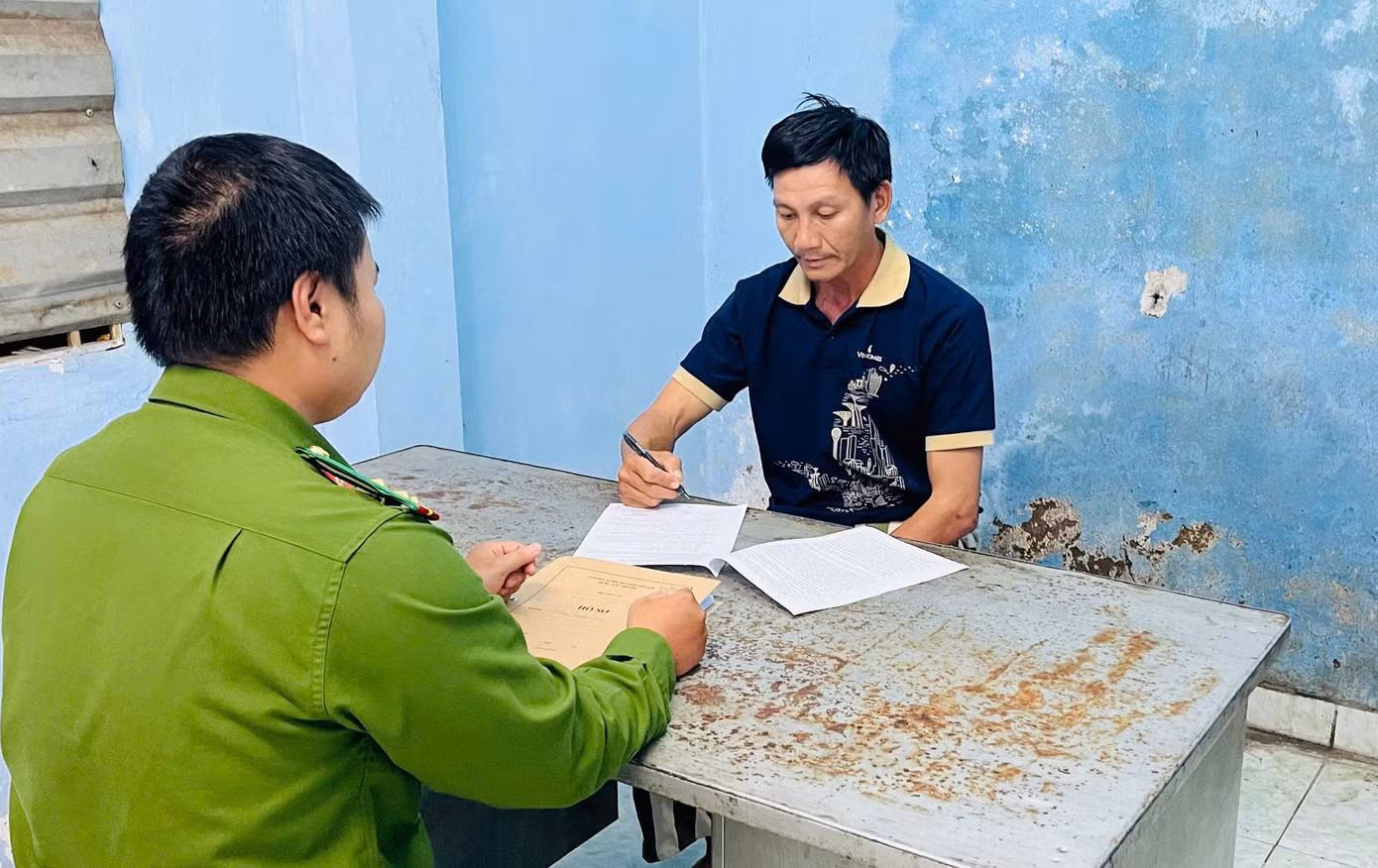 Ông Mai Thế Thắng tại cơ quan công an. Ảnh: C.A. Ông Mai Thế Thắng tại cơ quan công an. Ảnh: C.A.
