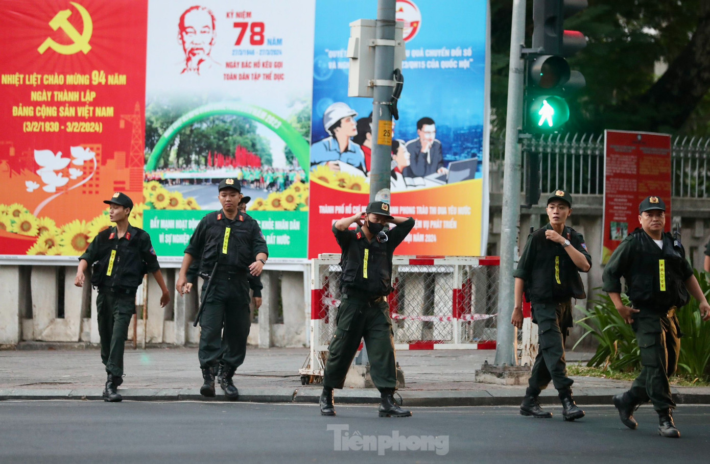 Lực lượng CSCĐ làm nhiệm vụ. Lực lượng CSCĐ làm nhiệm vụ.