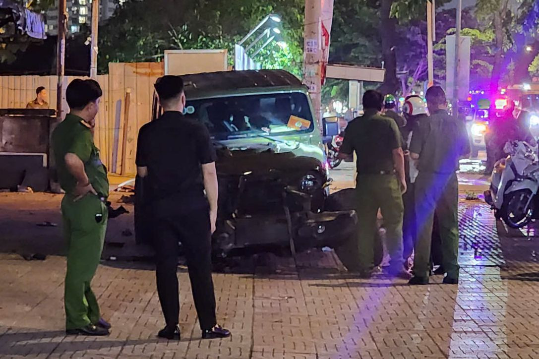 Công an có mặt khám nghiệm hiện trường. Ảnh: C.A.