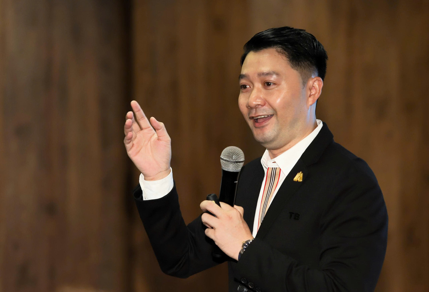 Tiến sĩ Nguyễn Hoài Nam trình bày tham luận tại hội thảo. Ảnh: Ngô Tùng. Tiến sĩ Nguyễn Hoài Nam trình bày tham luận tại hội thảo. Ảnh: Ngô Tùng.