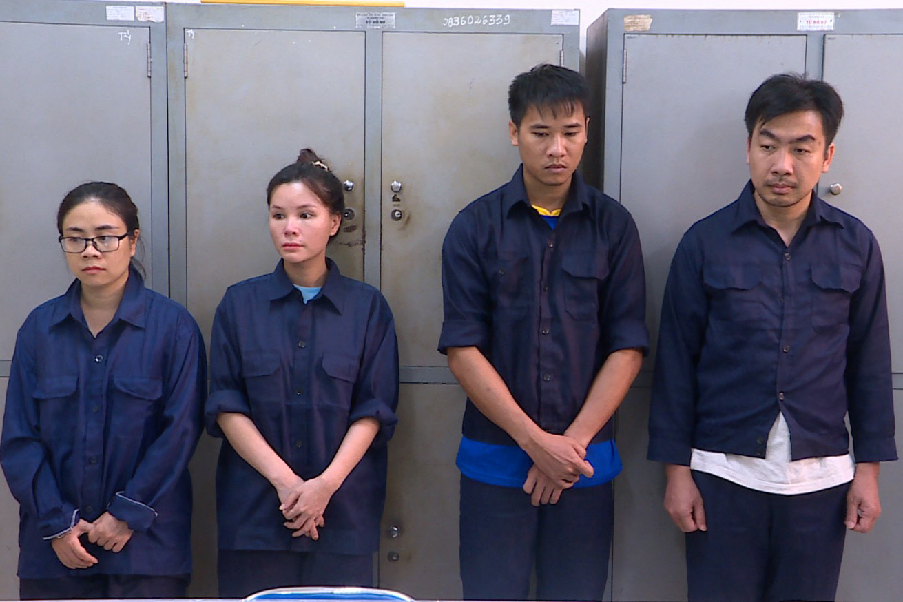 Nhóm cán bộ hải quan bị bắt tạm giam. Ảnh: Công an cung cấp.