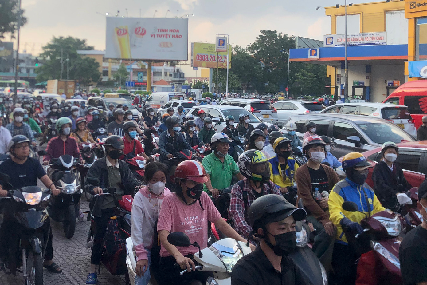 Giao thông qua khu vực bị ùn tắc nghiêm trọng. Ảnh: A.X. Giao thông qua khu vực bị ùn tắc nghiêm trọng. Ảnh: A.X.