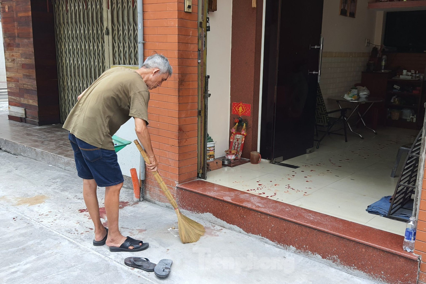 Vị trí cụ bà bị nam thanh niên tấn công. Ảnh: Hoàng Thuận.