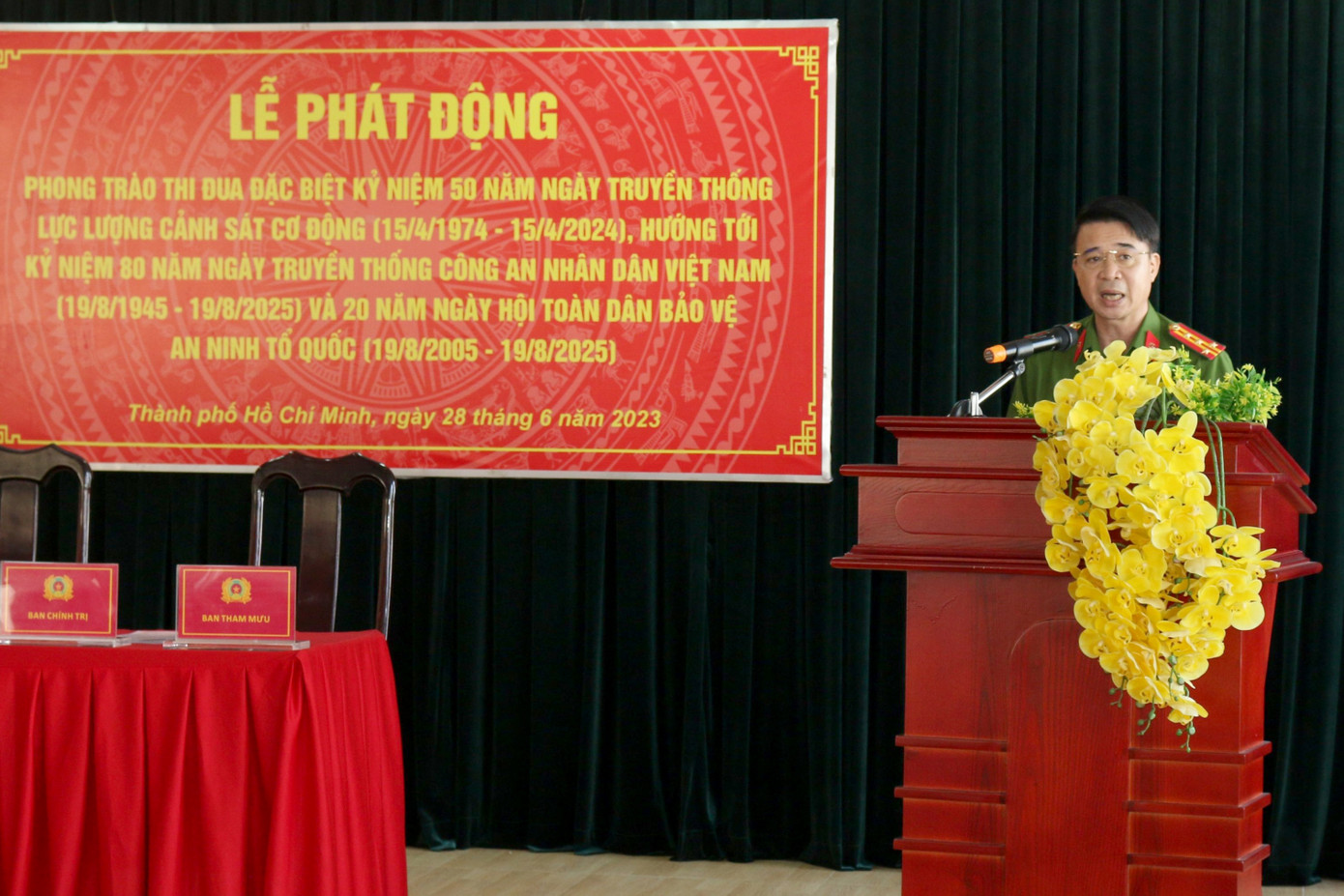 Đại tá Lê Đại Thắng, Trung đoàn trưởng Trung đoàn CSCĐ Đông Nam TPHCM phát biểu tại buổi lễ.