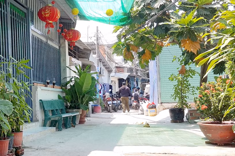 Một số người dân cho biết, mẹ bé trai và người tình sống khá khép kín.