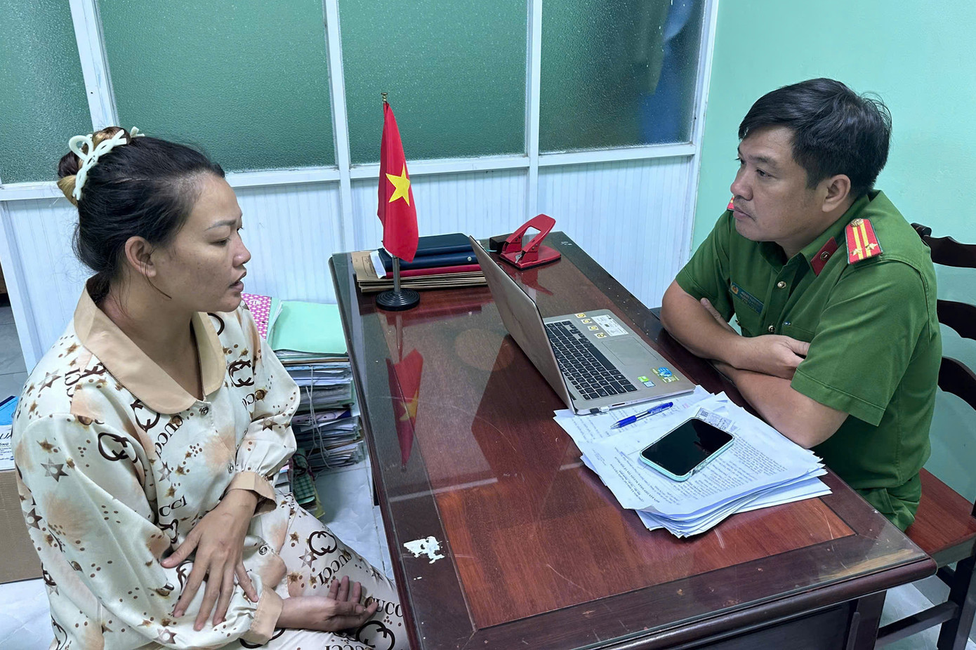 Bà Trang tại cơ quan công an. Ảnh: Công an cung cấp. Bà Trang tại cơ quan công an. Ảnh: Công an cung cấp.