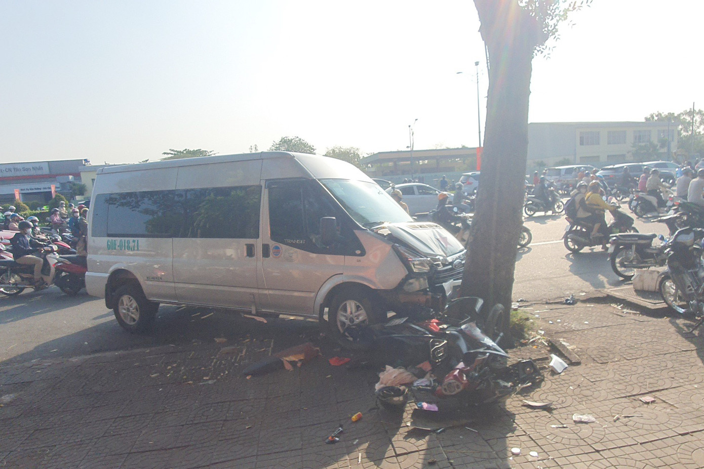 Một xe máy biến dạng sau tai nạn. Một xe máy biến dạng sau tai nạn.