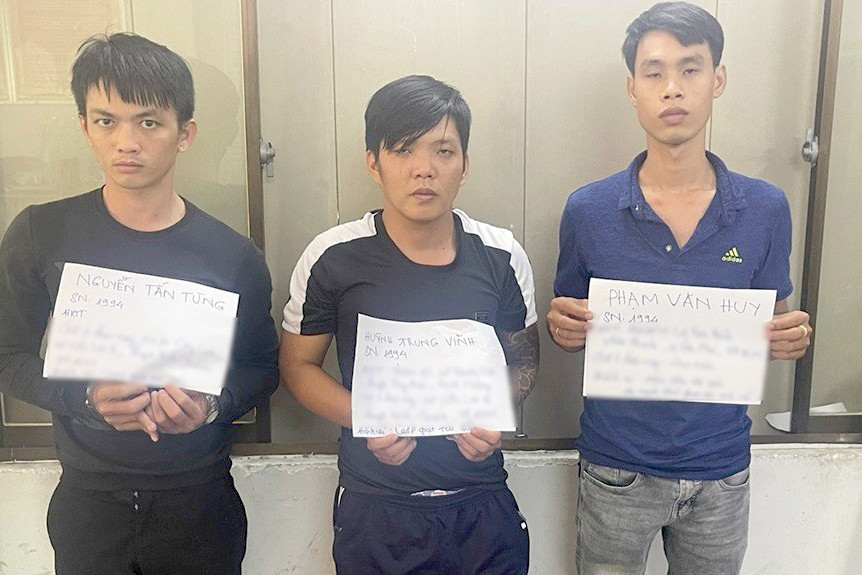 Các nghi phạm tại cơ quan công an.