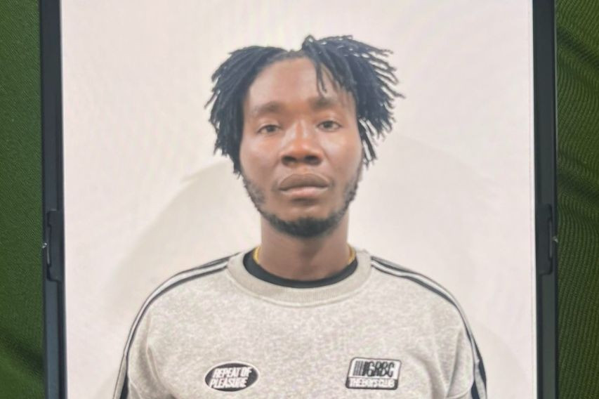 Đối tượng Eneh Davidson Caleb.