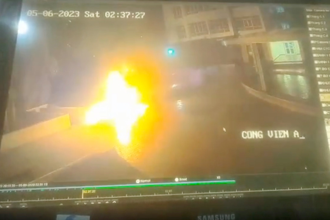 Đây là lần thứ 5 chung cư Phú Hoàng Anh bị người lạ tưới xăng, châm lửa đốt (Ảnh chụp màn hình).