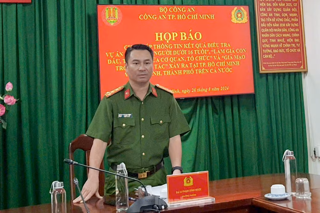 Đại tá Phạm Đình Ngọc thông tin về vụ án. Ảnh: Hoàng Thuận. Đại tá Phạm Đình Ngọc thông tin về vụ án. Ảnh: Hoàng Thuận.
